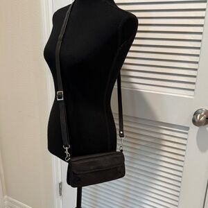 Classic Black Leather Wallet Crossbody Bag - Sleek Everyday Style